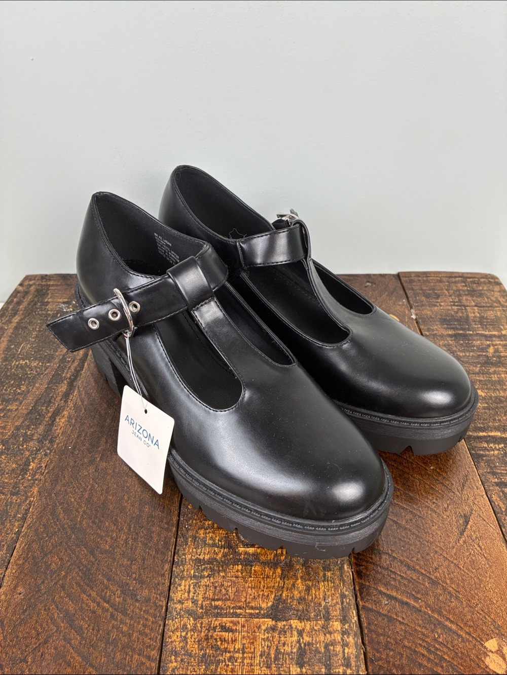 NWT Arizona Jean Company Women’s 8 Black T-Strap Platform Mary Jane Shoes